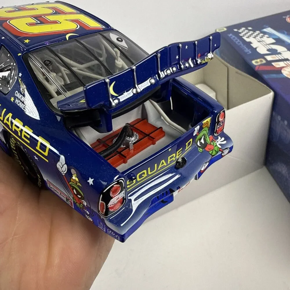 Bobby Hamilton #55 Square Looney Tunes 2001 Chevy Monte Carlo 1:24 Diecast MINT